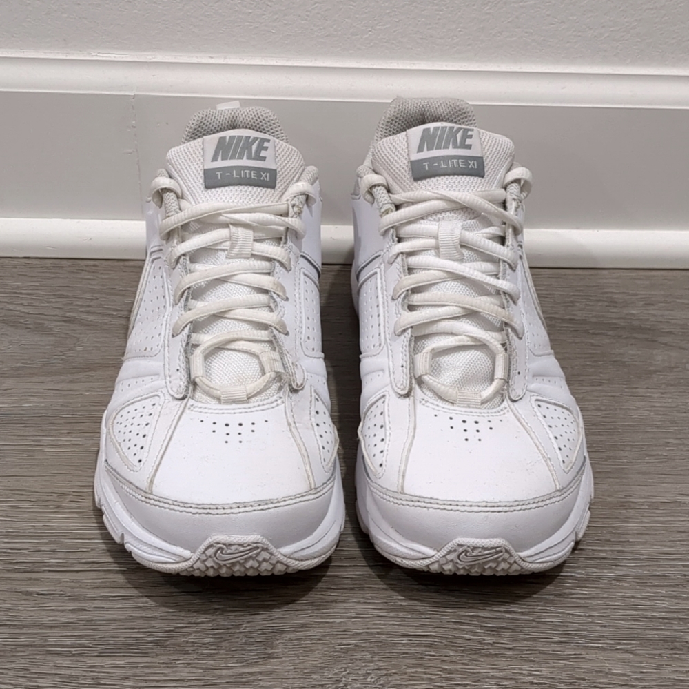 Nike tennis shoes